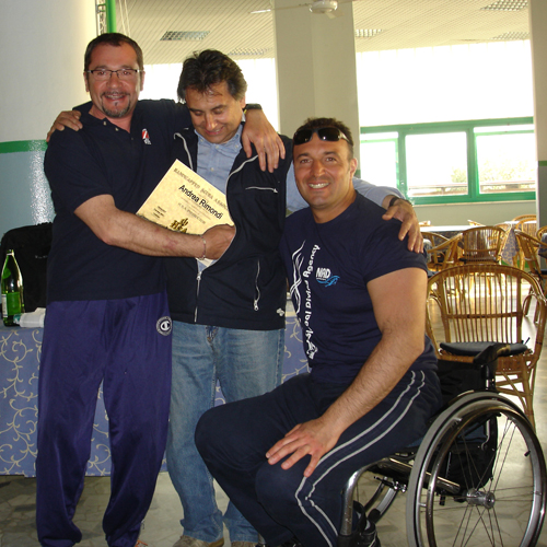 Aldo Torti pres.HSA consegna il brevetto Istruttore ad Andrea Rimondi